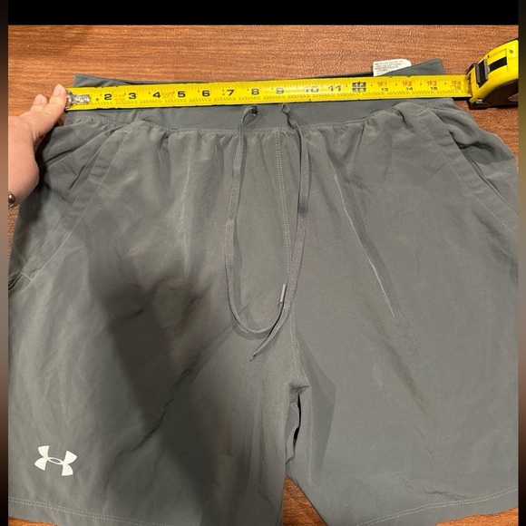 Under Armour Men’s fitted Shorts - Picture 4 of 6